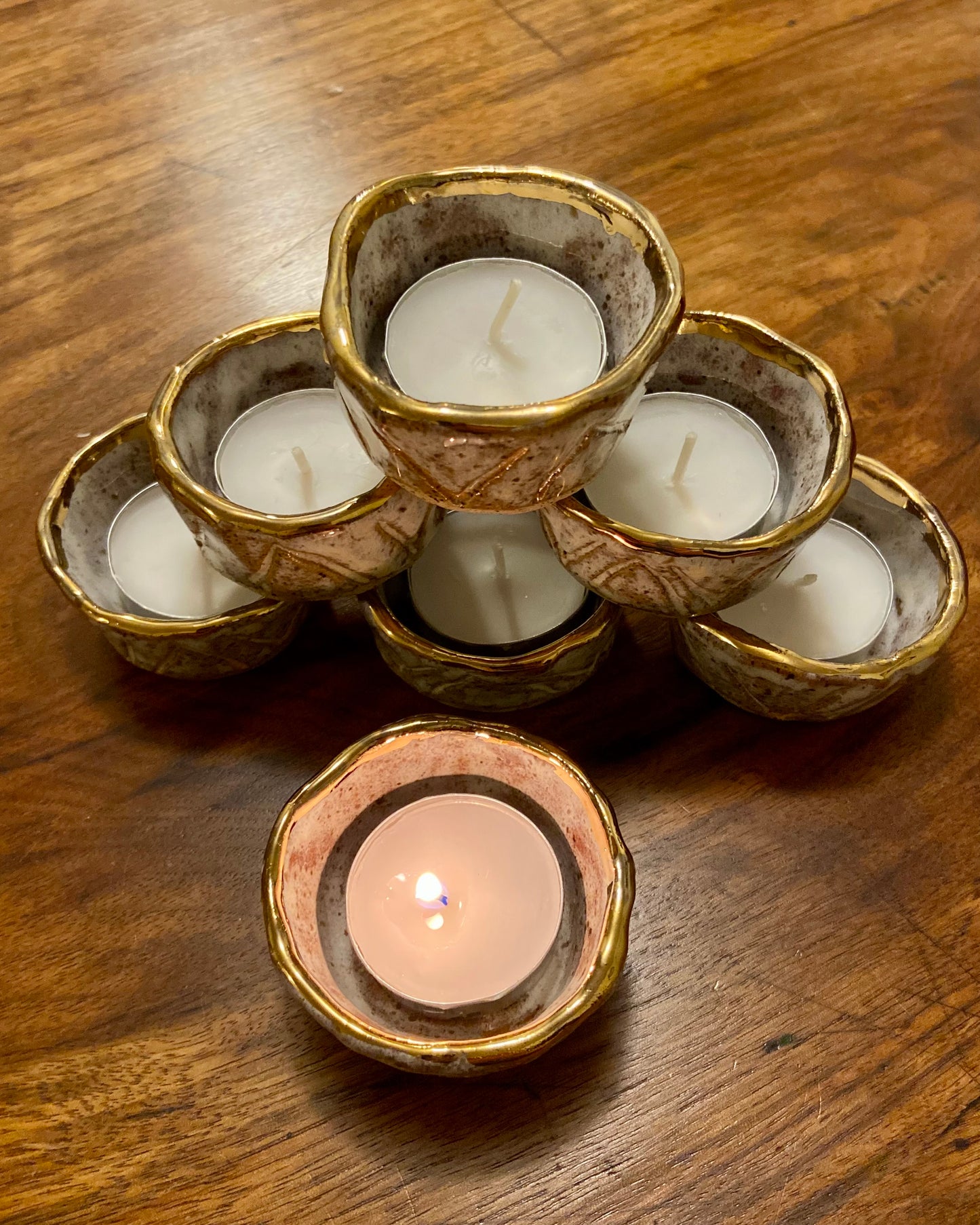 Tea light candle holder
